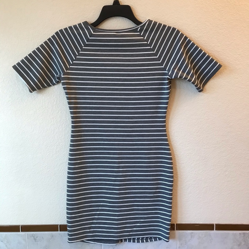 Espresso Grey White Striped Mini Dress Size Medium Short Sleeve Sheath Style - Picture 7 of 8